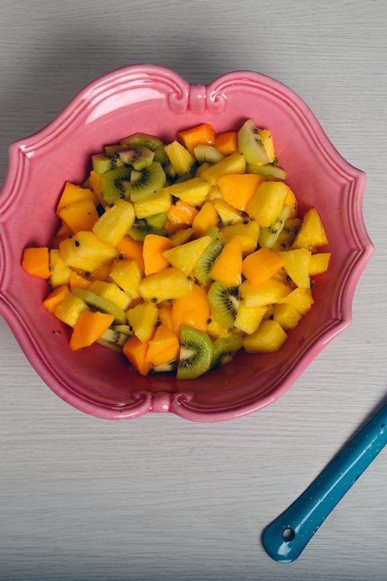 Salade d'ananas, mangue, kiwis et fruits de la passion