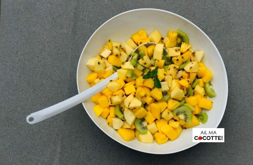 SALADE DE MANGUE, ANANAS, KIWIS, POMMES, POIRES ET FRUITS DE LA PASSION