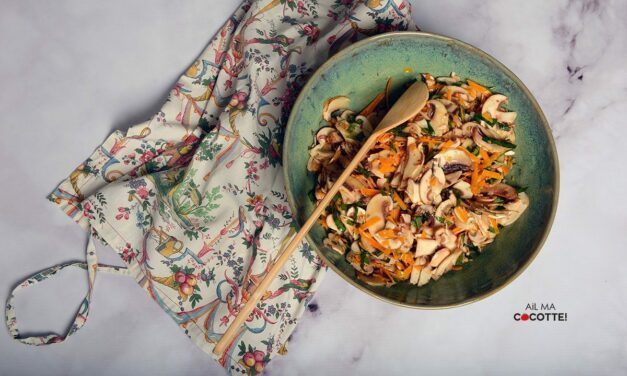 SALADE DE CHAMPIGNONS À LA MIMOLETTE ET AUX HERBES FRAÎCHES