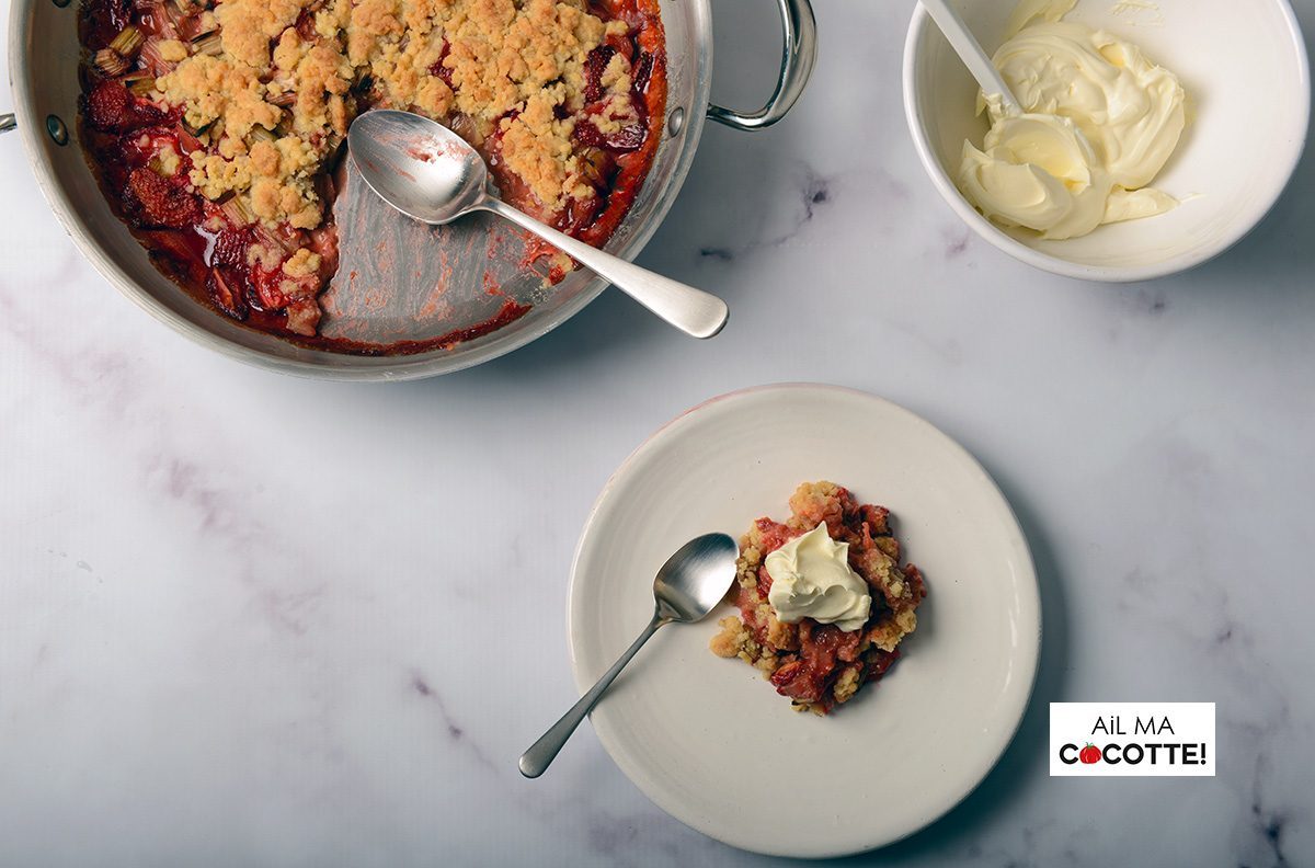 Crumble aux fraises et à la rhubarbe Crumble aux fraises et à la rhubarbe