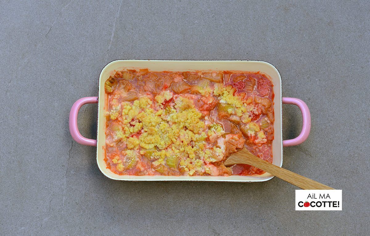 Crumble aux fraises et à la rhubarbe Crumble aux fraises et à la rhubarbe