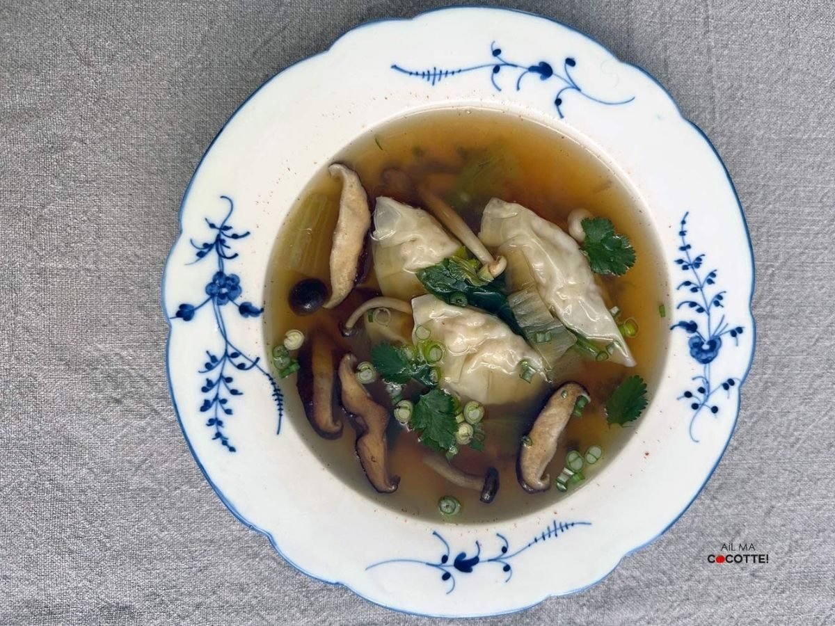 Bouillon thaï aux ravioles de crevettes